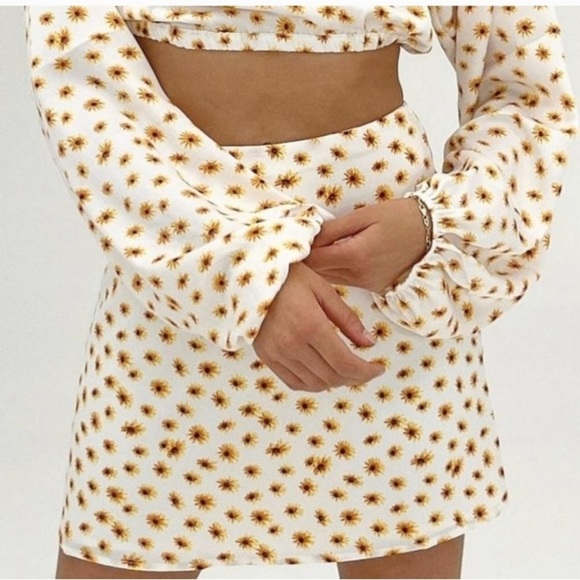 WeWoreWhat Ditsy Floral Skirt - Picture 3 of 8